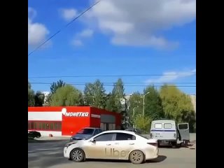 in krasnokamsk, the cop did not close the door and, when turning, fell out of the loaf directly onto the roadway. who will be fined?